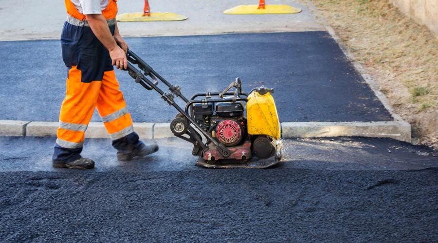 Professional gutter cleaning in Robbinsville, NC